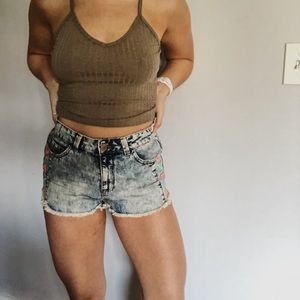 Fitted jean shorts